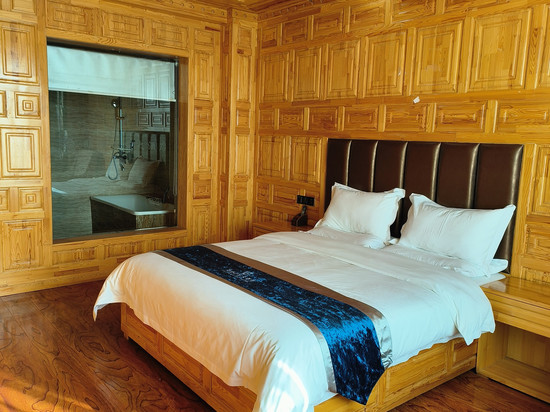 合作颐隆贵百大酒店