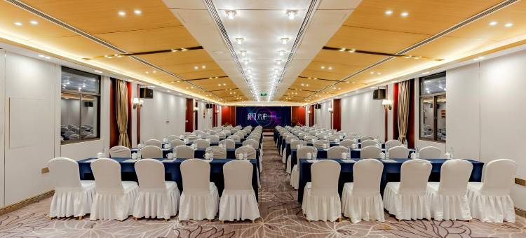 白金汉宫大酒店(阜阳二里井夜市万达广场店)图片