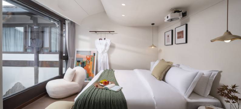 蓝栖美居设计师民宿(忠义市场木府店)图片