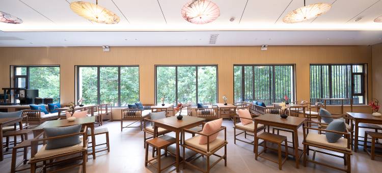 陌上轻居酒店(北戴河老虎石海上公园店)图片