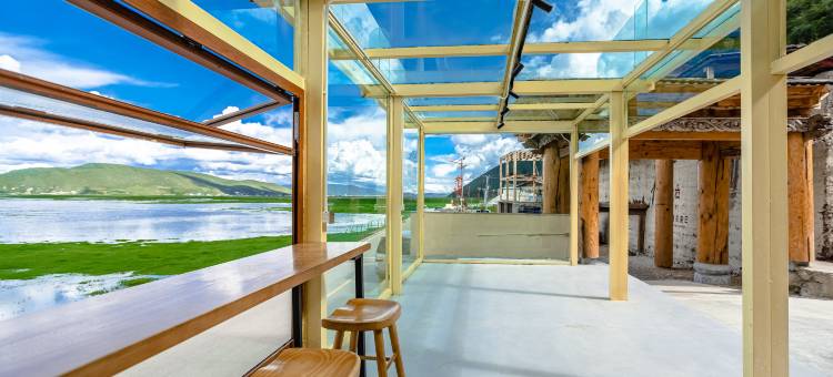 香格里拉天镜流观海度假酒店(纳帕海景区店)图片