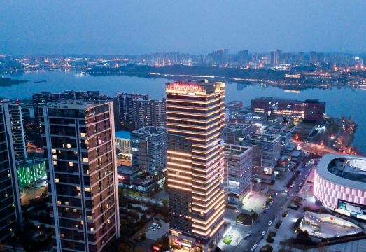 成都西博城希尔顿欢朋酒店外景图