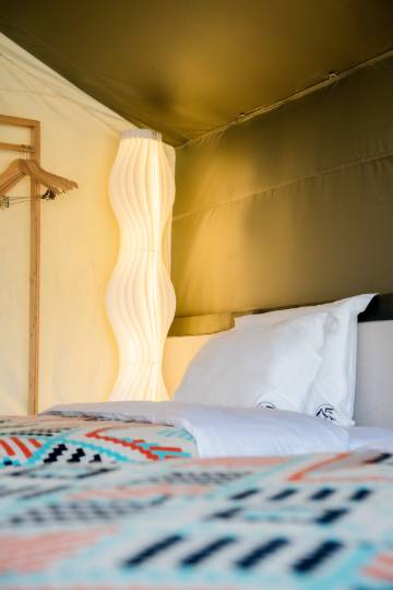 香格里拉茸洽·Glamping娜姆措温泉帐篷营地图片