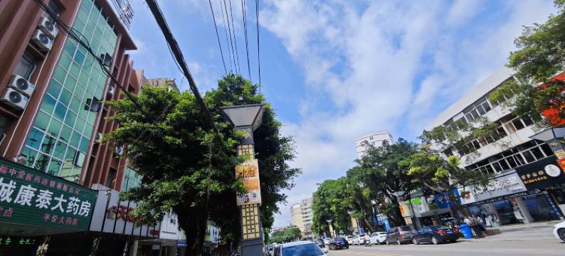 天然居酒店(防城区嘉乐城店)图片