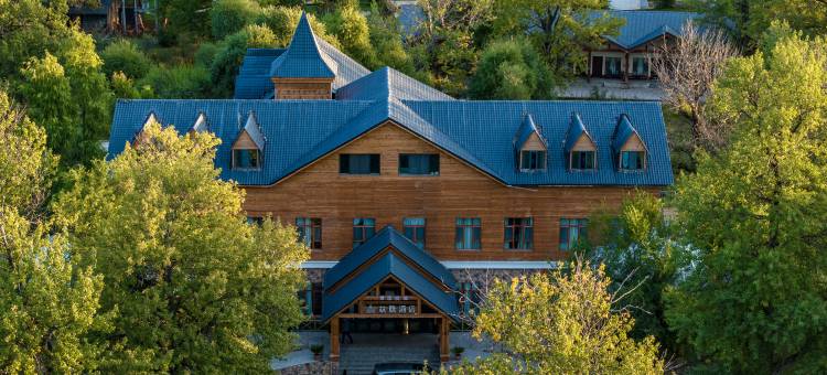 那拉提柏睿林隐酒店图片