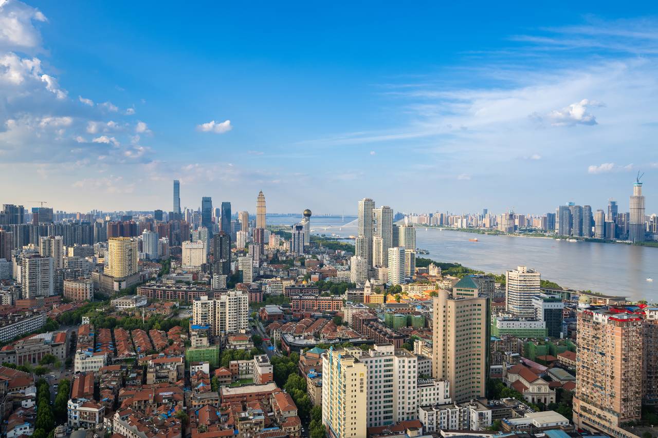 武汉江汉路步行街高空江景亚朵酒店图片
