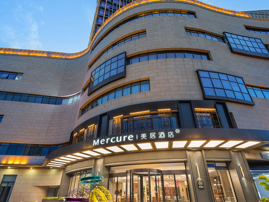 江阴八佰伴美居酒店