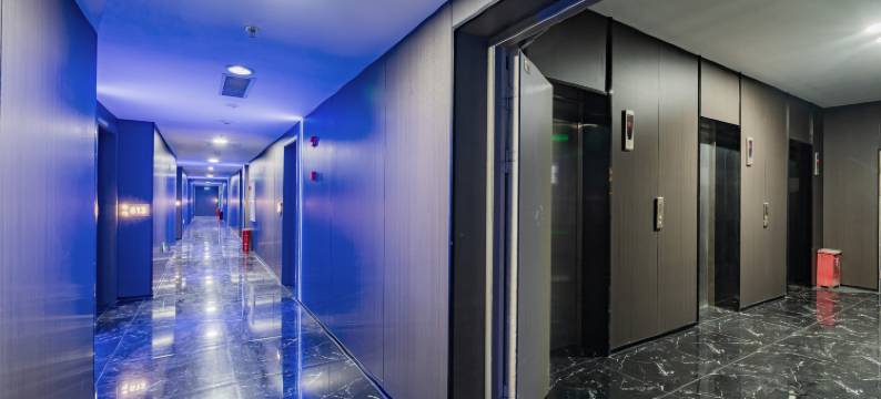 涔蜂电竞电影酒店(宽窄巷子店)图片