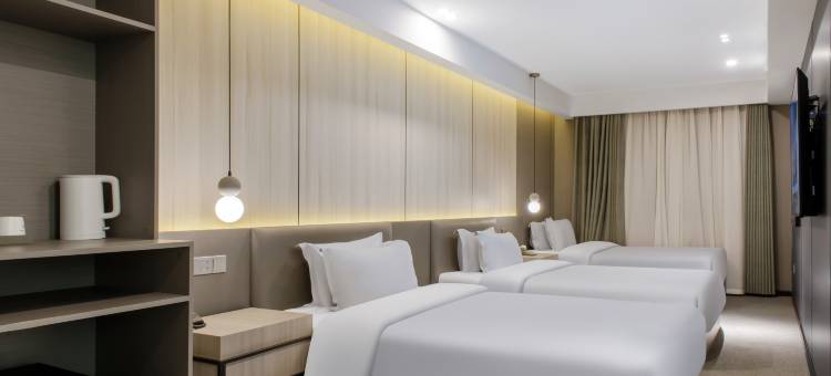 成都熊猫假日酒店(建设路东郊记忆店)图片