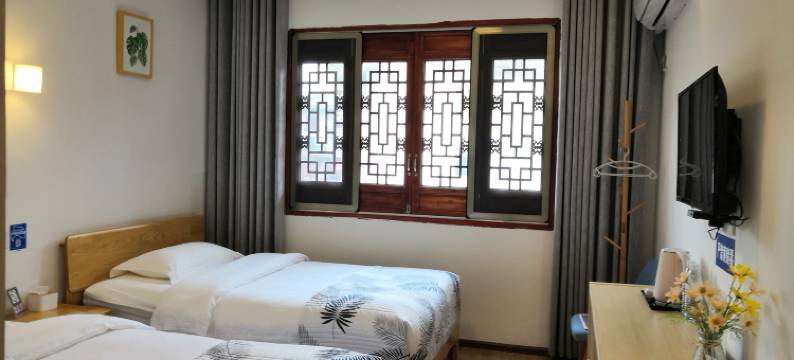 百里杜鹃花开正好客栈图片