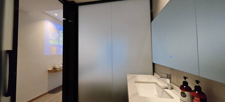 安漫轻居·高空江景影音酒店式公寓(泸州万象汇金融中心店)图片