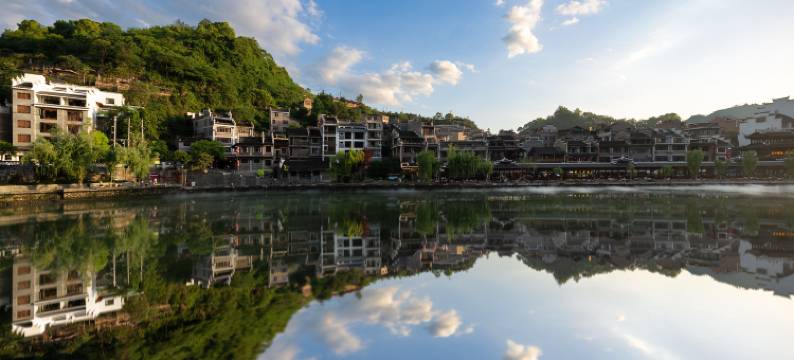 鸾喜隐山.永福荣畔江小院(镇远古城店)图片