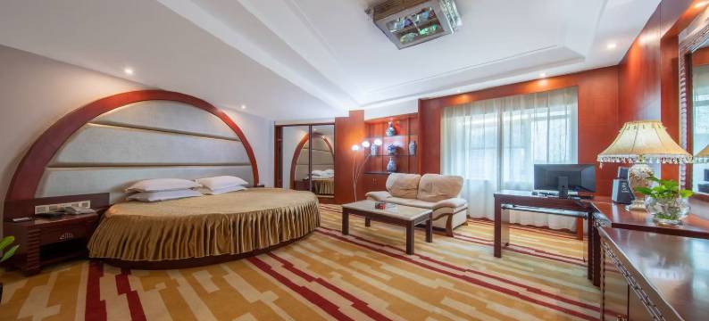 云南雅都商务酒店(昆明火车站双桥夜市风情街店)图片