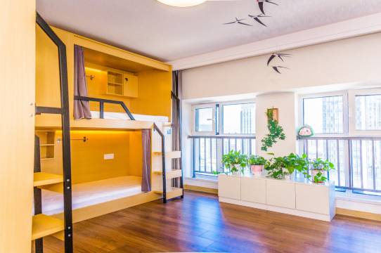 山外山女生青年旅舍(新华广场地铁站店)