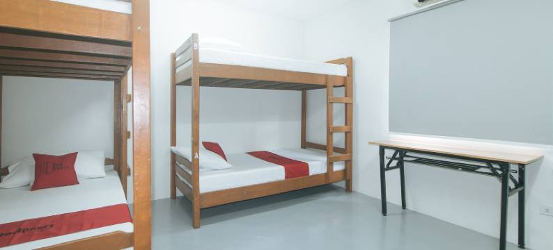 RedDoorz @ Qhouzz near PUP图片