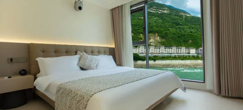 泸定大渡听风民宿(泸定桥景区店)图片