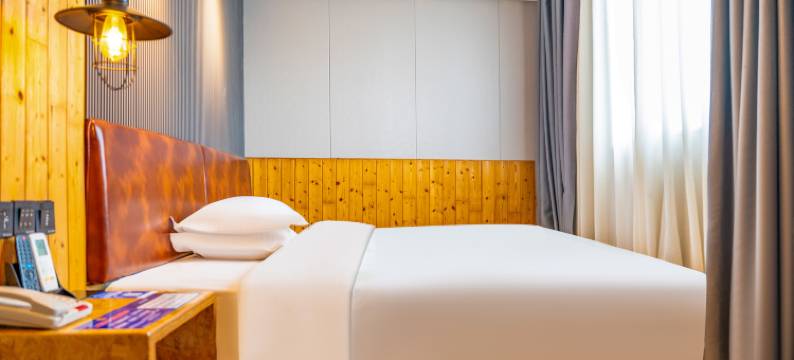 逸品居(广州新白云国际机场形象店)图片