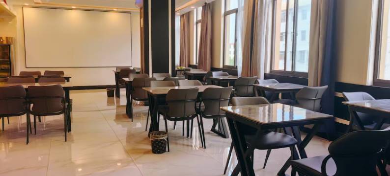 原通酒店(咸阳师范学院渭城区政府店)图片