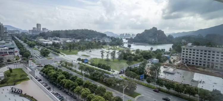 肇庆·富米FullmeCinemaBathtub设计酒店(七星岩东门广场店)图片