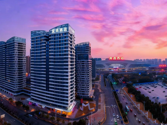 南昌•宜尚ECHARM•Designs•180°丨云端观景酒店(南昌西站地铁站店)