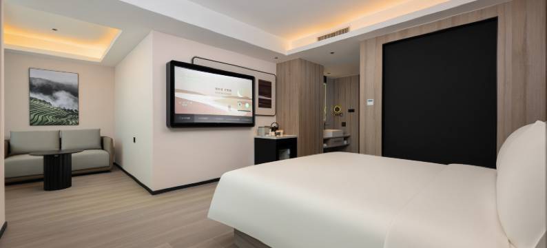 西安小寨石油大学亚朵酒店图片