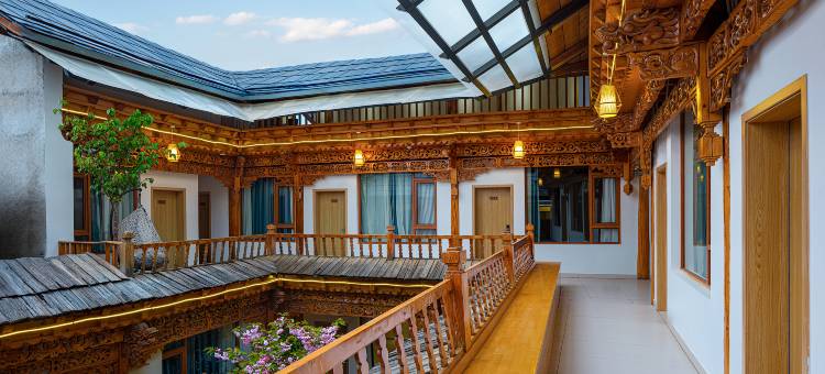 香格里拉·半山庭院供氧观景民宿(独克宗古城大佛寺转经筒店)图片