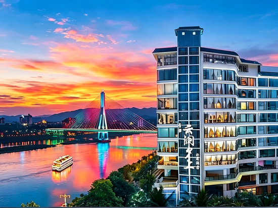 西双版纳景洪云澜夕上·高空江景设计酒店(告庄西双景星光夜市店)