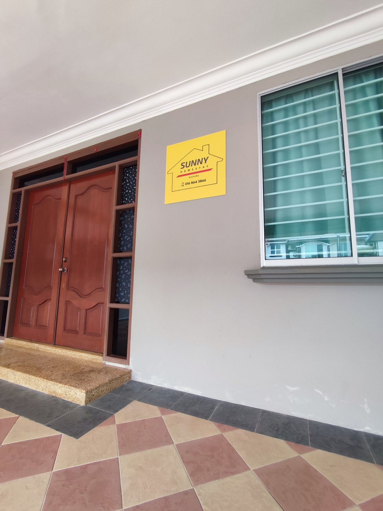 Sunny Homestay Kuching - Landed 14 PaxOver view