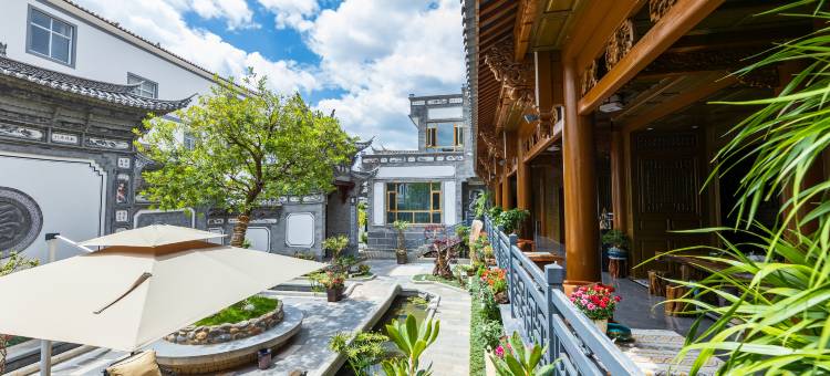 鹤庆华海酒店(新华村草海湿地店)图片