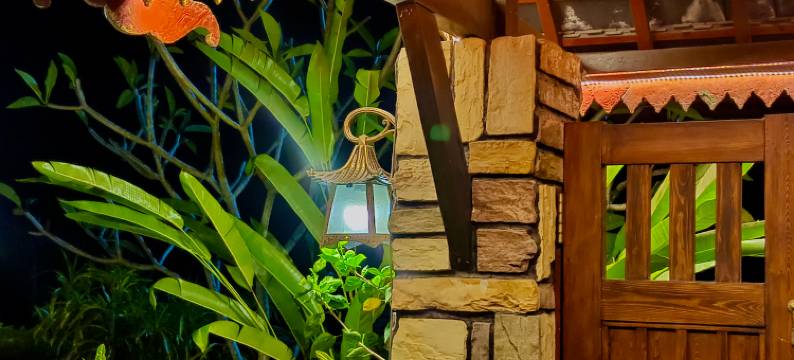 春满西双·吊脚楼图片