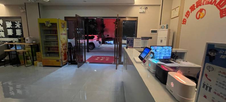 三亚步步发酒店(海棠湾林旺夜市店)图片