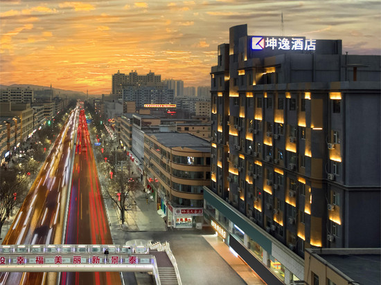 坤逸·精品酒店(白银景泰人民文化广场火车站店)