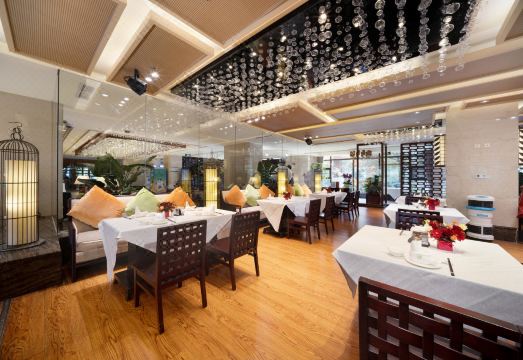 The Qingyuan Hotel QingchengHotel Overview