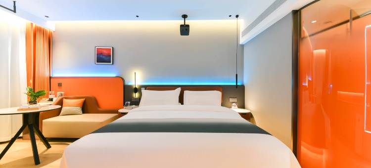 叶与晨电竞电影酒店(新百广场万象城店)图片