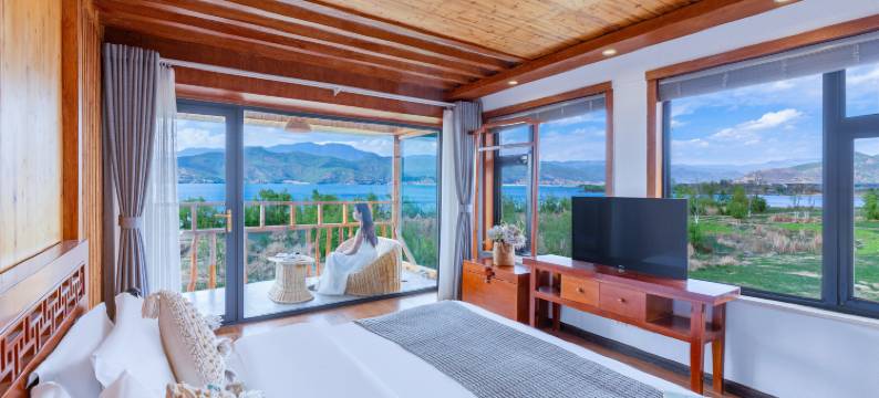 泸沽湖映月湖畔客栈图片