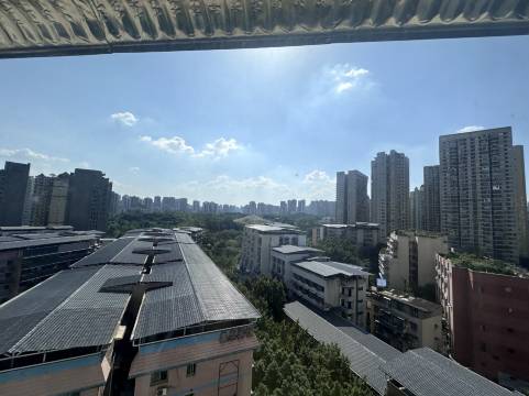 DADA桃都木马酒店(重庆杨家坪轻轨站店)图片