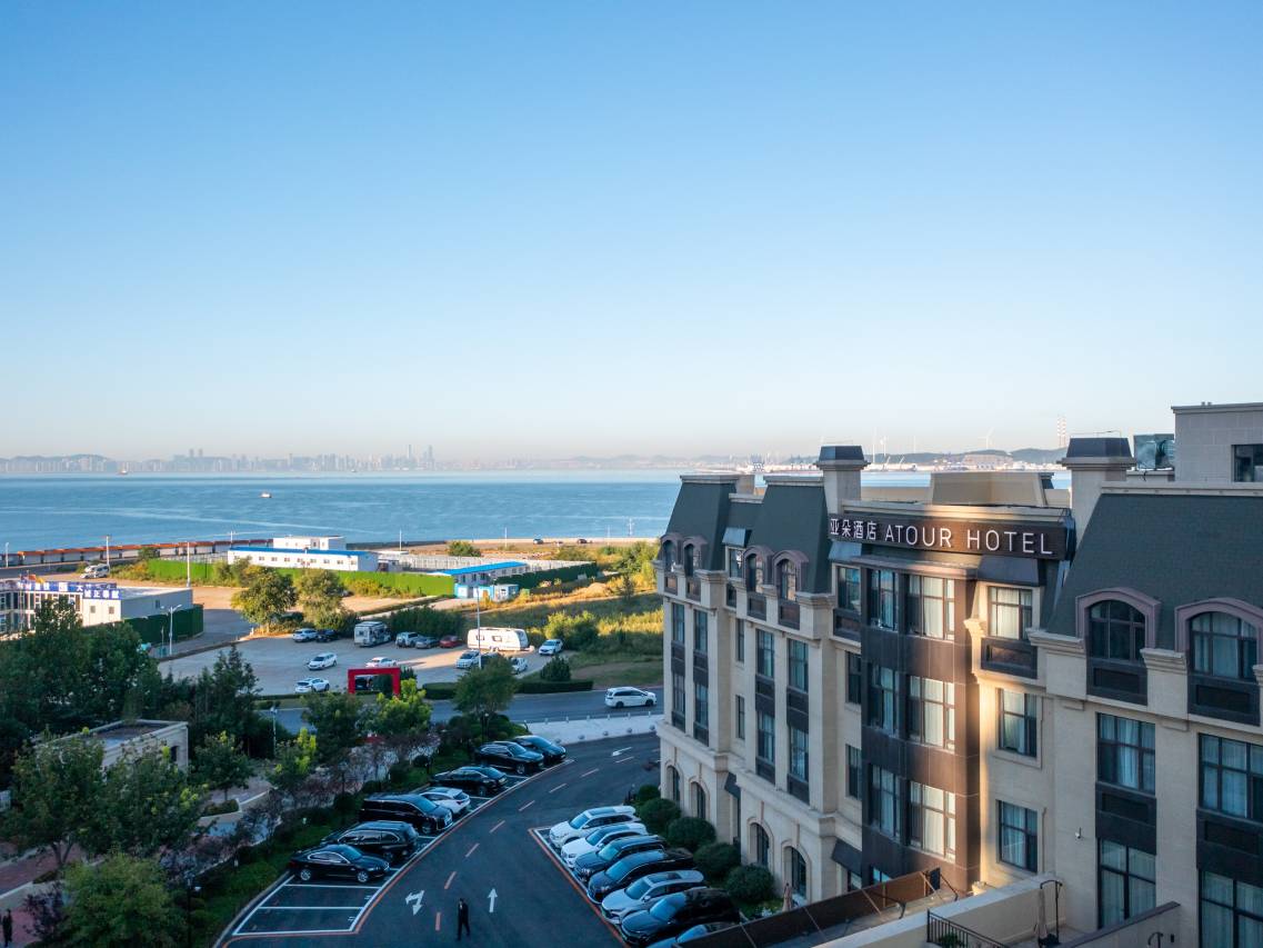 大连红星海滨海公路亚朵酒店图片