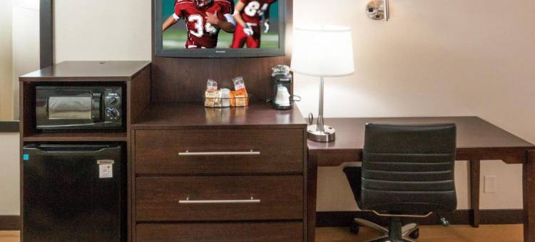 红顶PLUS+酒店-哥伦布俄亥俄州立大学(Red Roof PLUS+  Columbus - Ohio State University OSU)图片