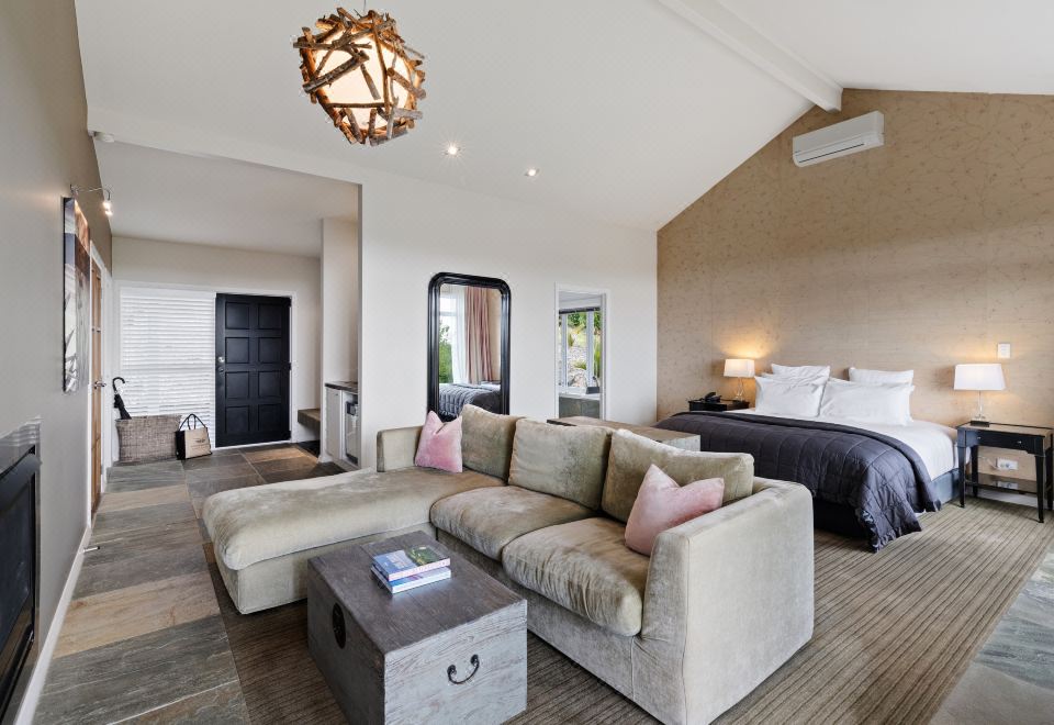 Woodhouse Mountain LodgeHotel Overview