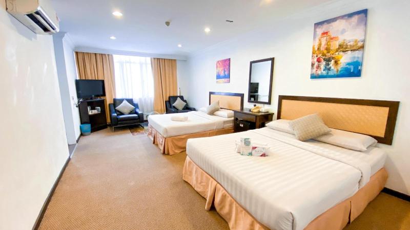 Desa Queenspark Hotel Over view