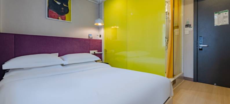 南京窝石榴影院酒店(夫子庙武定门地铁站店)图片