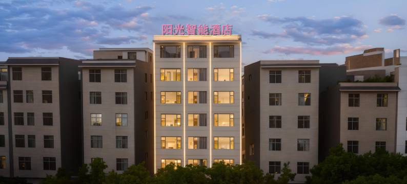 曲靖阳光精品酒店(火车站酒吧街店)图片