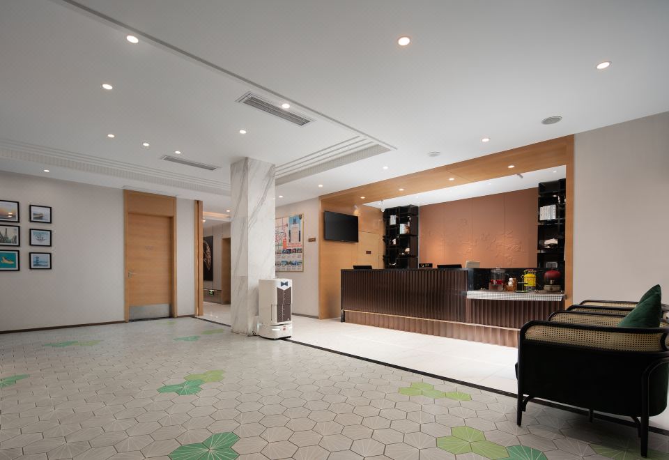 Metropolo Jinjiang Hotel (Haikou East High speed Railway Station, Normal University) Hotel Overview