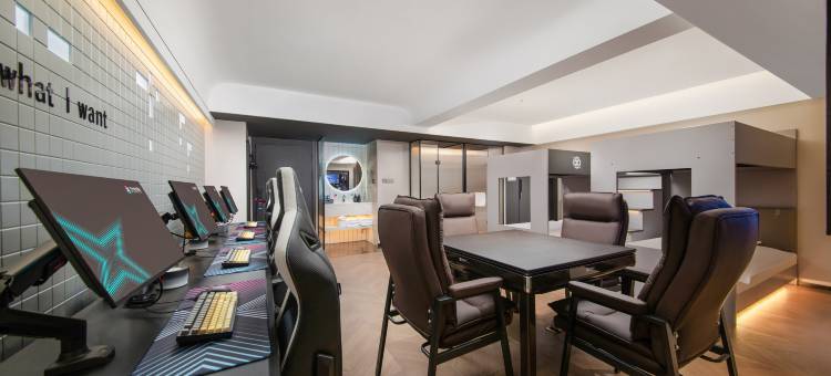 艺龙电竞酒店(郑州二七万达齐礼阎地铁站店)图片