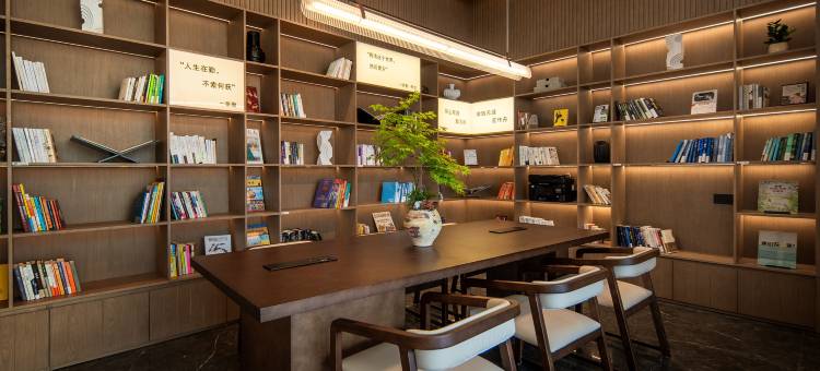 成都天府广场华西坝地铁站亚朵酒店图片