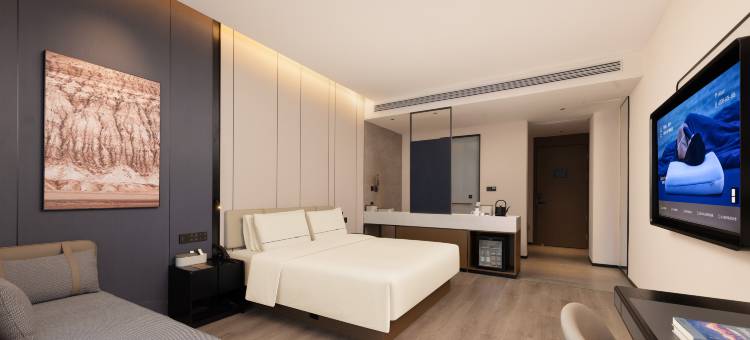 兴义桔山广场碧云路亚朵酒店图片