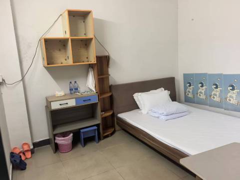 鑫鑫住宿(大爱家具产业园店)