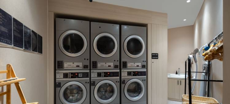 南宁青秀南湖地铁站亚朵酒店图片