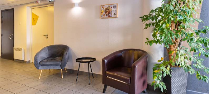 里昂圣博内米普兰民宿酒店(B&B Hotel Lyon Saint-Bonnet Mi-Plaine)图片