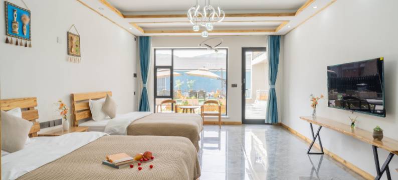 那拉提蓬山风起民宿图片